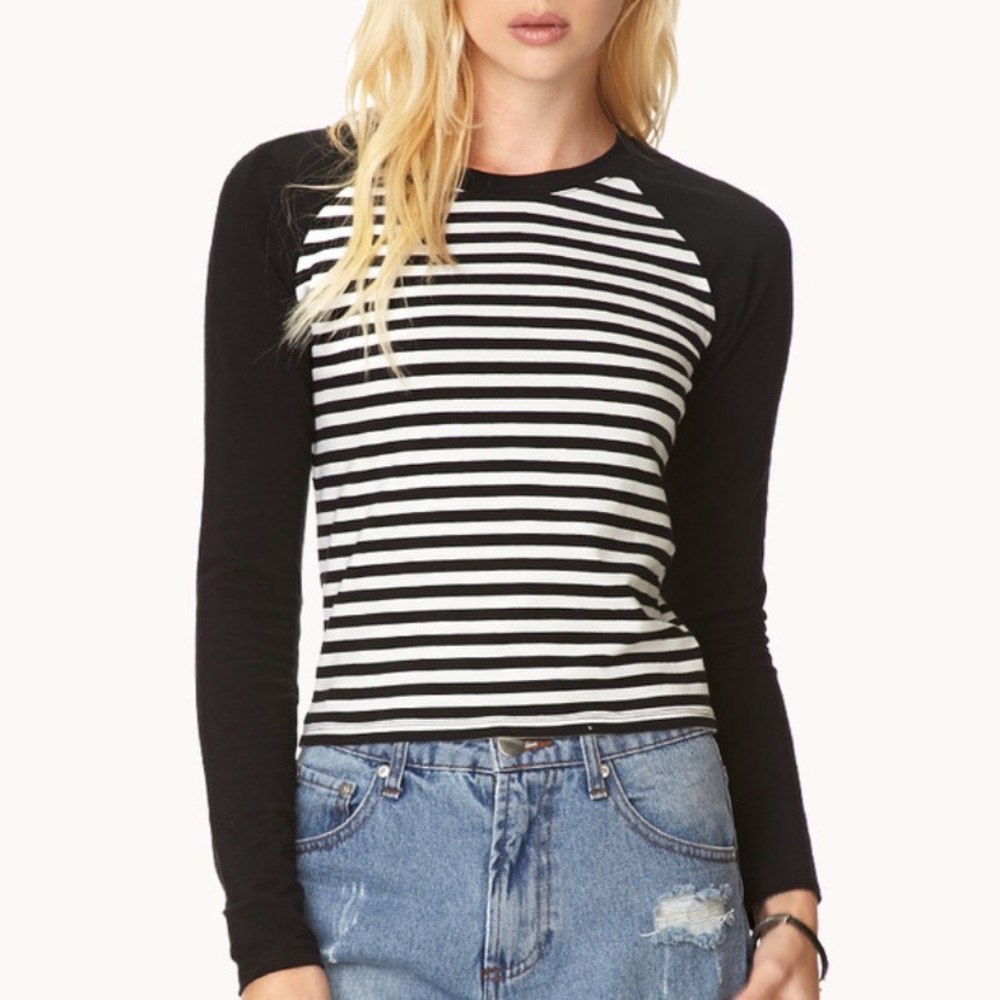stripped baseball tee🌟
